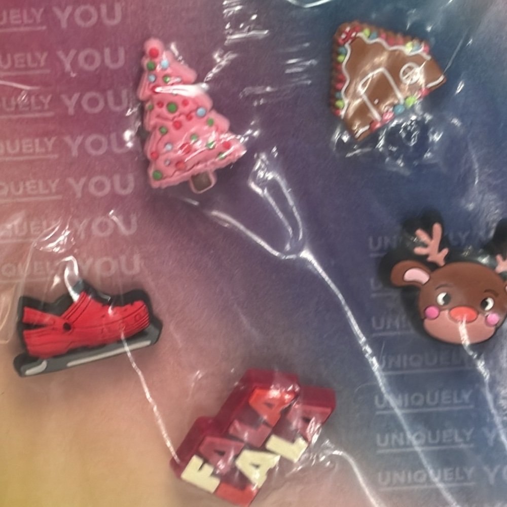 Crocs Jibbitz Charms Holiday Mix 5-Pack Shoe Charms - Picture 5 of 6